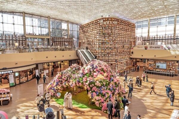 코엑스 별마당도서관 '시가 불러온 봄' 프로젝트. (사진=마초의사춘기)