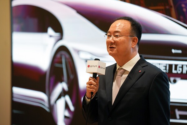 문혁수 LG이노텍 대표가 24일 정기 주주총회 후 기자들의 질문에 답하고 있다. 25.03.24 (사진=연합뉴스)