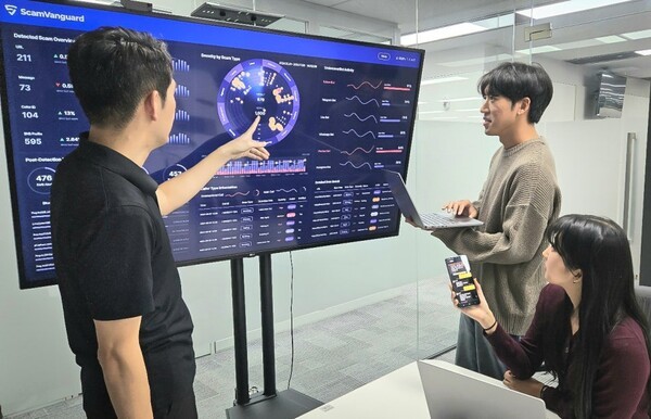 SKT 구성원들이 스캠뱅가드 기술을 점검하고 있다.(사진=SK텔레콤)