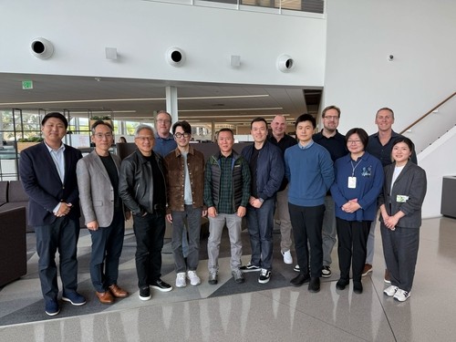 크래프톤과 엔비디아의 주요 인사들 기념 촬영 모습 (사진=크래프톤 링크드인 캡처)