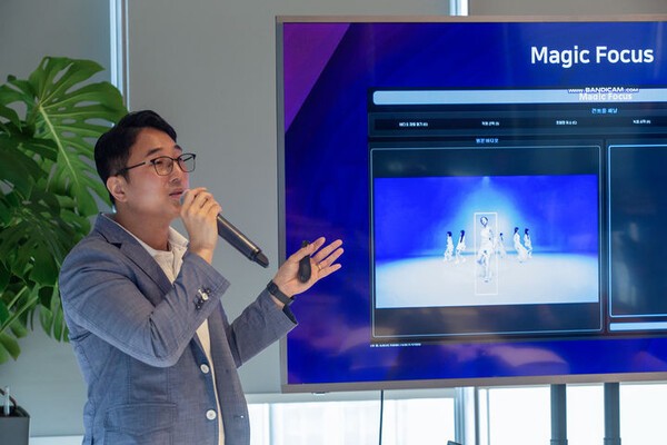 정영환 KT 미디어AI서비스개발팀 책임이 15일 서울 종로구 KT광화문빌딩에서 진행된 'AI 스튜디오 랩 기술 시연회'에서 발표하고 있다.(사진=KT 제공)