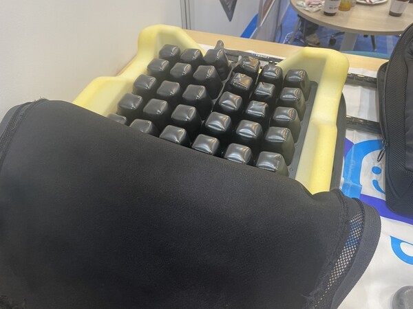 (주)네오에이블 욕창예방 전동방석