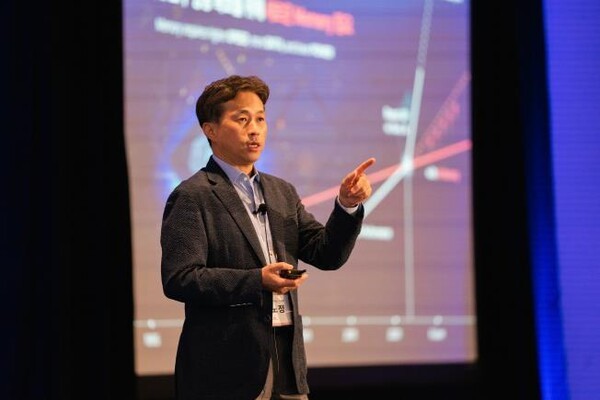 '2024 SK 글로벌 포럼'서 기조연설하는 곽노정 CEO (사진=SK하이닉스 제공, 연합뉴스)