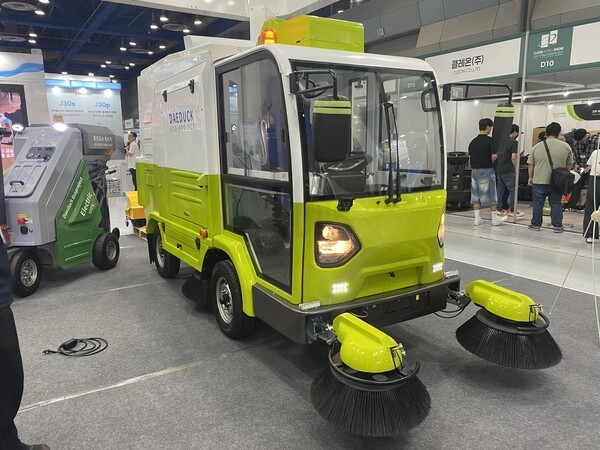 Daeduck, 친환경 건식 노면 청소차 DM-S2000