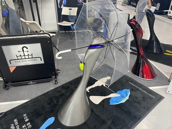 UMBRELLER, 자동 우산털이