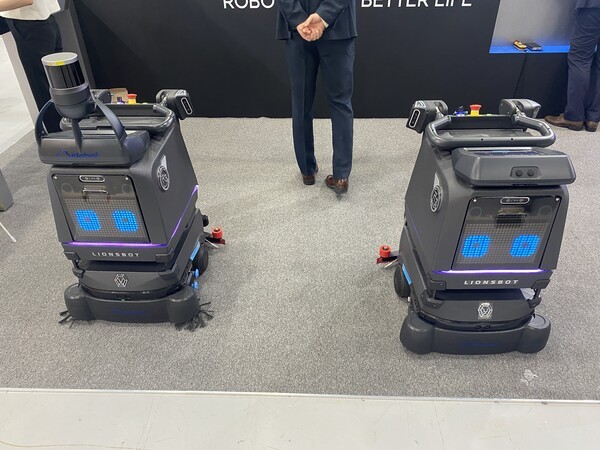 Clobot, R3 SCRUB PRO