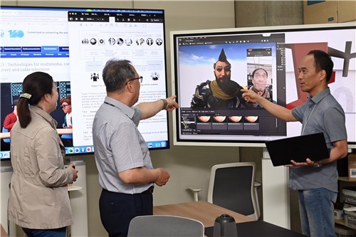 실시간 표정 추적 아바타 구동 기술 시연  사진=ETRI 제공, 연합뉴스