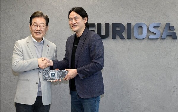 이재명 대통령은 후보 당시 퓨리오사AI를 찾아 백준호 대표를 만나 AI 비전을 제시했다.  사진=연합뉴스