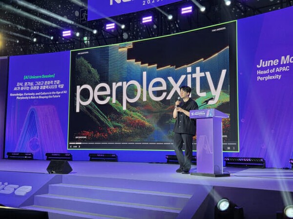 모리타 준 퍼플렉시티 아시아 대표가 넥스트라이즈 2025에서 주제 발표를 하고 있다.  사진=퍼플렉시티