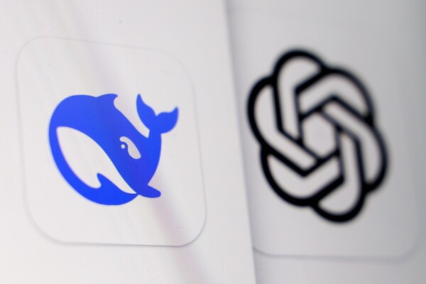 딥시크와 챗GPT 로고  사진=타스, 연합뉴스