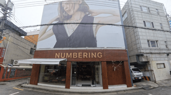 이미지를 클릭하시면 360 VR 영상으로 팝업스토어를 감상하실 수 있습니다.