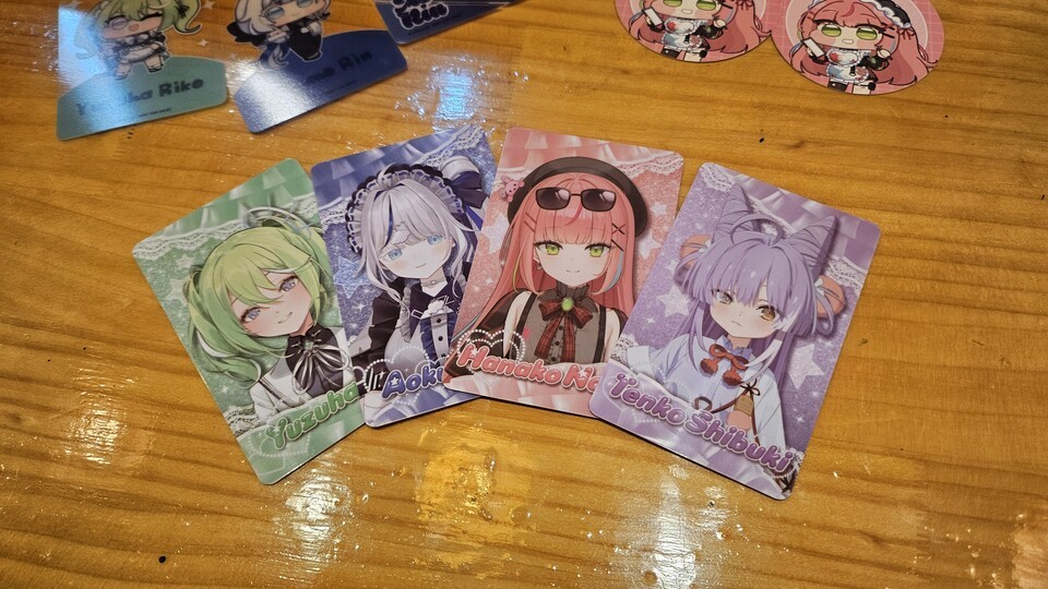 4장의 포토카드를 전부 모았다