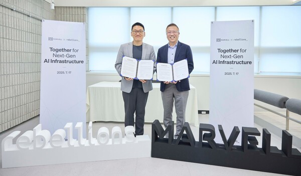 리벨리온 박성현 대표(좌측)와 마벨(Marvell) APAC Sales VP Dylan Lan(우측)  사진=리벨리온 제공