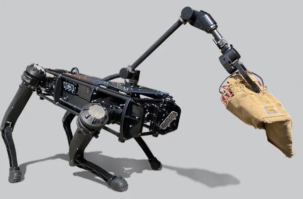 비전 60은 로봇팔 장착이 가능하다.  사진=Ghost Robotics