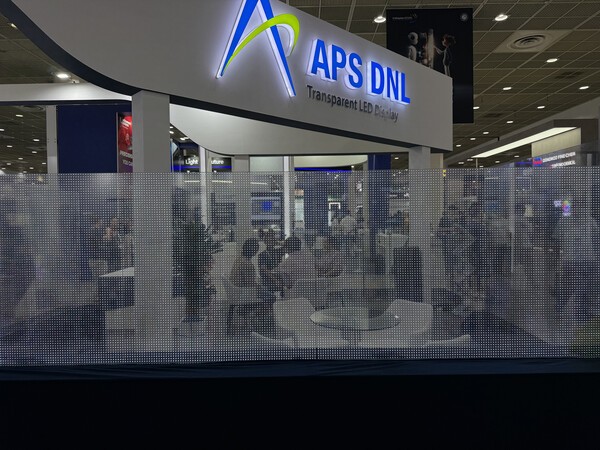 APS DNL 투명 디스플레이 전광판 사진=조하연 기자