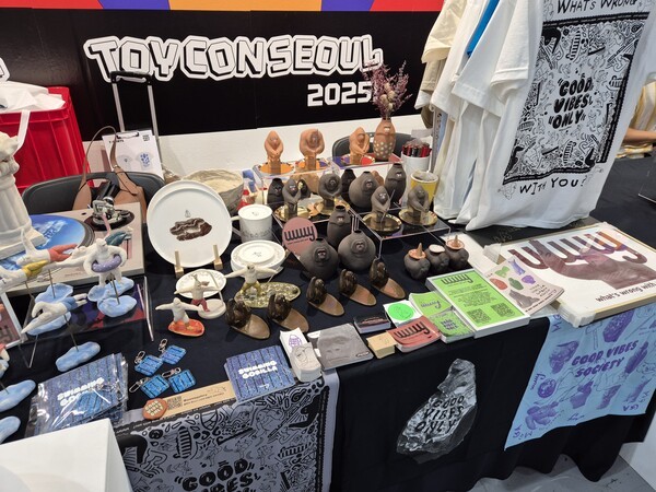 WWWY 굿즈 사진=정소희 기자