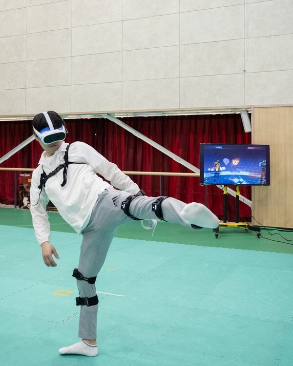 VR 기기를 통한 태권도 (사진=태권도진흥재단 제공)