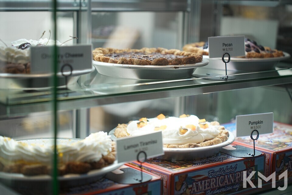 스타벅스보다 먹을거리가 푸짐하다