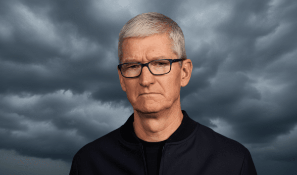 아이폰17은 여전히 인기가 있지만, 전체 AI전략에 대한 의구심이 많은 상황입니다.  / 이미지=구글 제미나이 생성