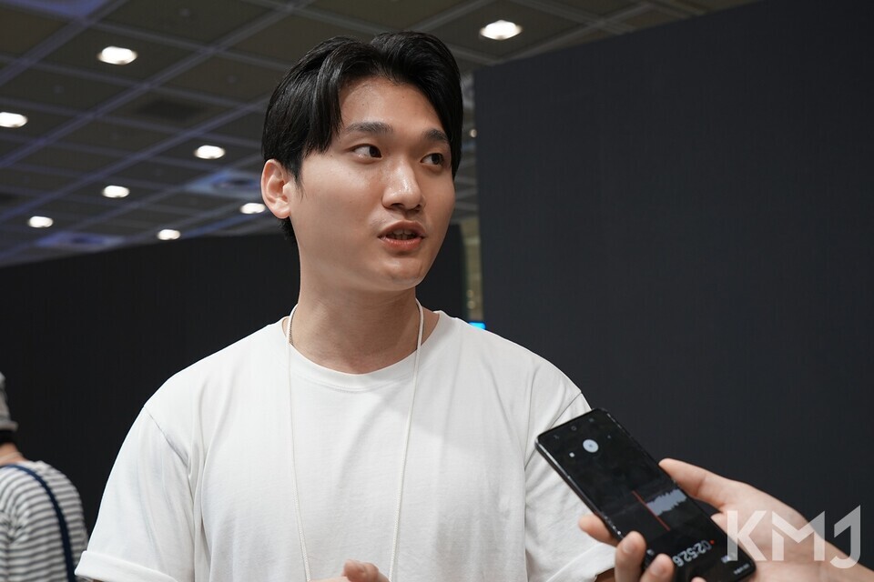 설명 중인 올림플래닛 박한욱 프로