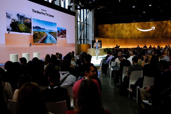 아마존 신제품 행사 모습. 사진=뉴욕 AFP, 연합뉴스