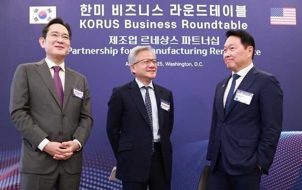 젠슨 황 엔비디아 CEO는 삼성, 하이닉스 중 택 1이 아닌 협력을 강조했다.  사진=연합뉴스