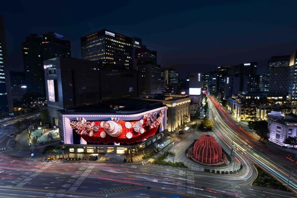 신세계 스퀘어를 채우는 미디어 아트. 사진=신세계백화점 제공