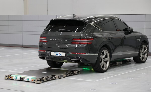 A parking robot on demonstration. Photo courtesy of Hyundai Wia.