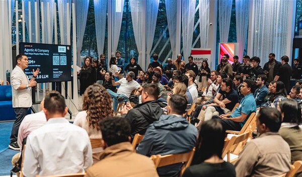 Pitch presentation at the Startup Grind AI Pitch Night. Photo provided by Saltlux.