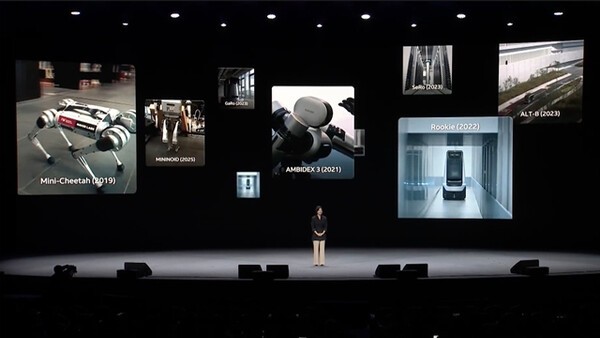 팀네이버 컨퍼런스 DAN25에서 네이버의 로봇 개발에 대한 발표가 진행되고 있다.  사진=네이버 유튜브