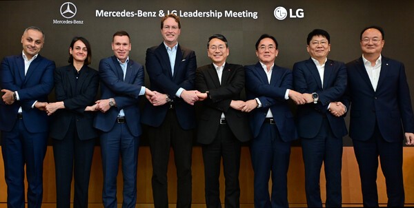 (Left) Jeong Cheol-dong, CEO of LG Display,  Cho Joo-wan, CEO of LG ElectronicsKim Dong-myung, CEO of LG Energy Solution, Moon Hyuk-soo, CEO of LG InnotekKulsat Kartal, Head of Mercedes-Benz R&D Korea, Mathias Vaitl, CEO of Mercedes-Benz KoreaOla Källenius, Chairman of the Board of Management, Mercedes-BenzIda Wolff, Head of Corporate Office, Mercedes-Benz 